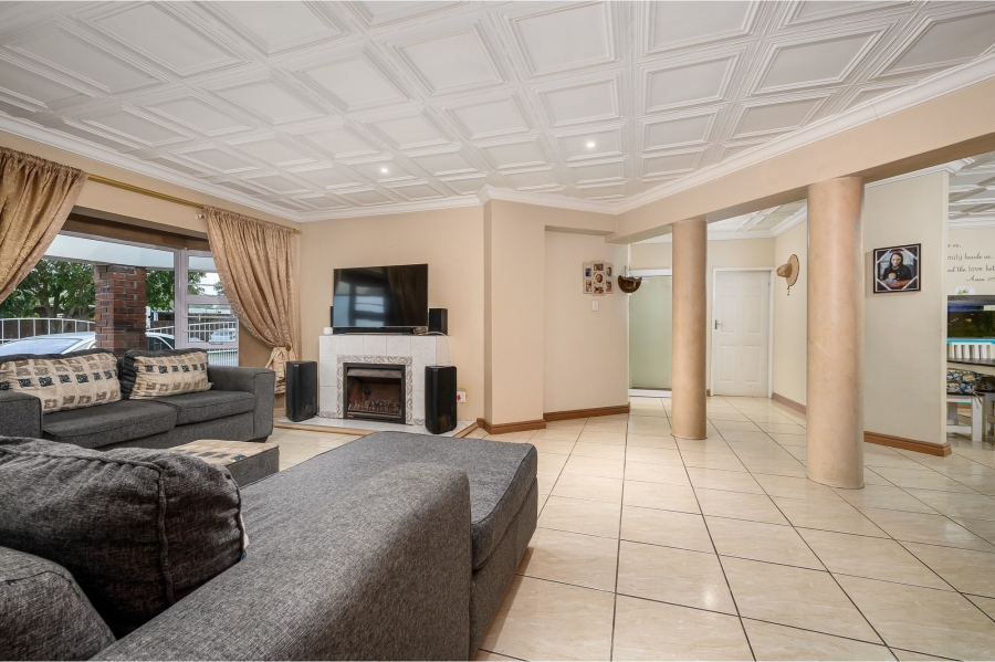 5 Bedroom Property for Sale in Summerstrand Eastern Cape